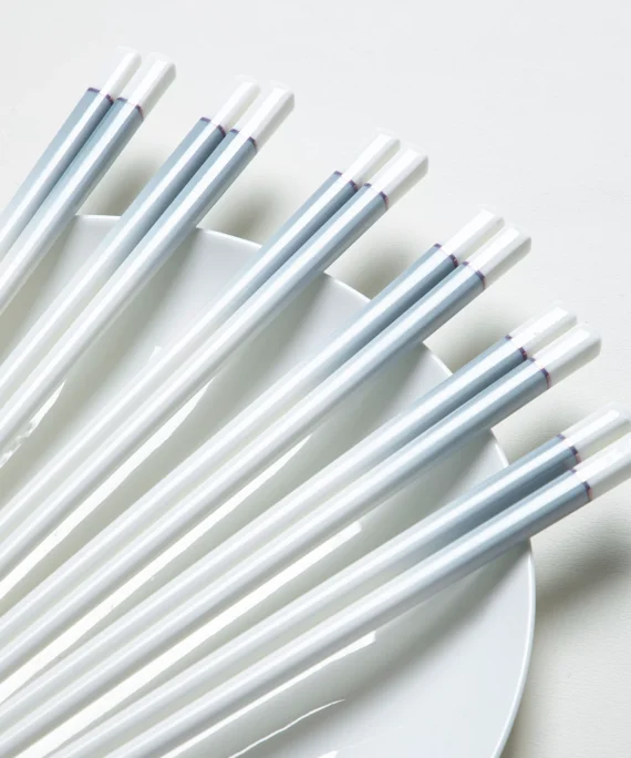 Ceramic bone china chopsticks, antibacterial, mildew-proof, non-slip, high-end ceramic chopsticks from Jingdezhen, suitable for home use, high temperature resistant and non-deformable.